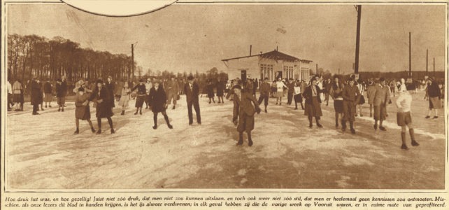 873899 Afbeelding van grote groepen schaatsers op de Utrechtsche IJsclub Vooruit (Ridderschapskade) te Utrecht.